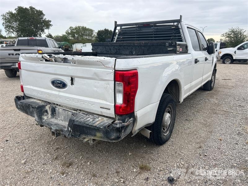Ford F-250 4x2 Crew Cab Pickup Прочие фургоны