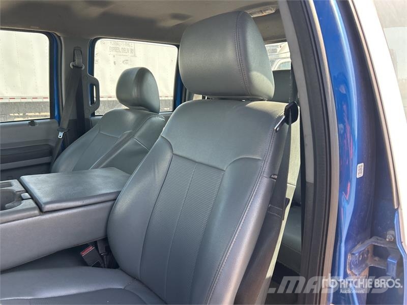 Ford F-250 4x2 Crew Cab Pickup Furgoni altro