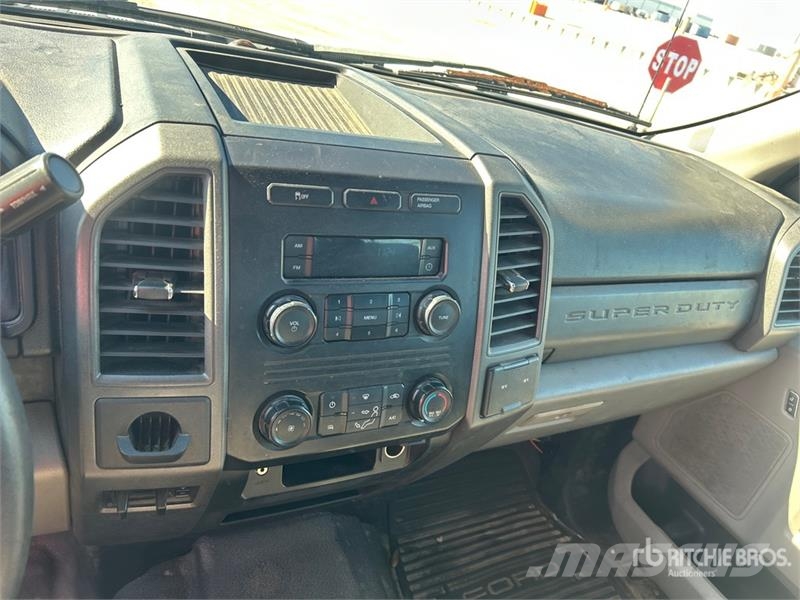 Ford F-250 4x2 Crew Cab Pickup Ostalo