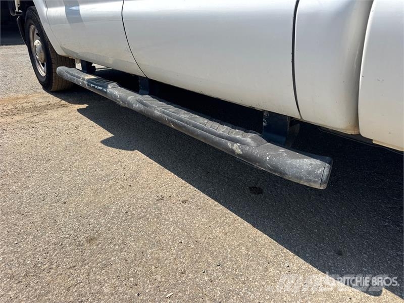 Ford F-250 4x2 Crew Cab Pickup 其他