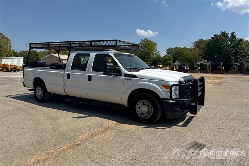 Ford F-250 4x2 Crew Cab Pickup 其他