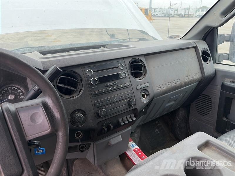 Ford F-250 4x2 Crew Cab Pickup (Inoperable) Drugi