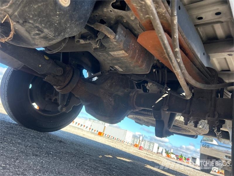 Ford F-250 4x2 Crew Cab Pickup Ostalo