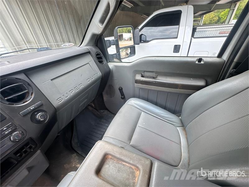 Ford F-250 4x2 Crew Cab Pickup 其他