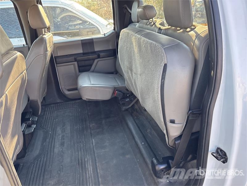 Ford F-250 4x2 Crew Cab Pickup Ostalo