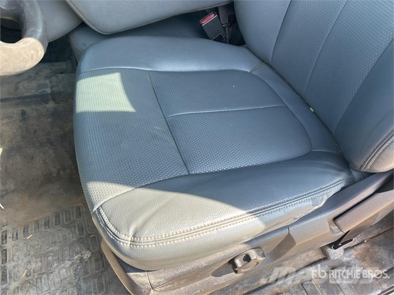 Ford F-250 4x2 Crew Cab Pickup Furgoni altro
