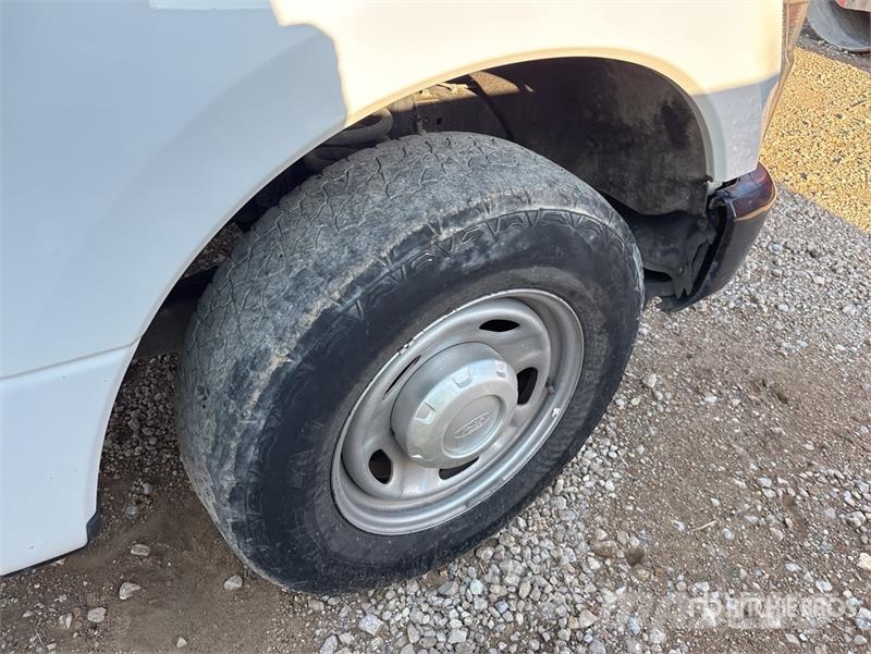 Ford F-250 4x2 Crew Cab Pickup Ostalo