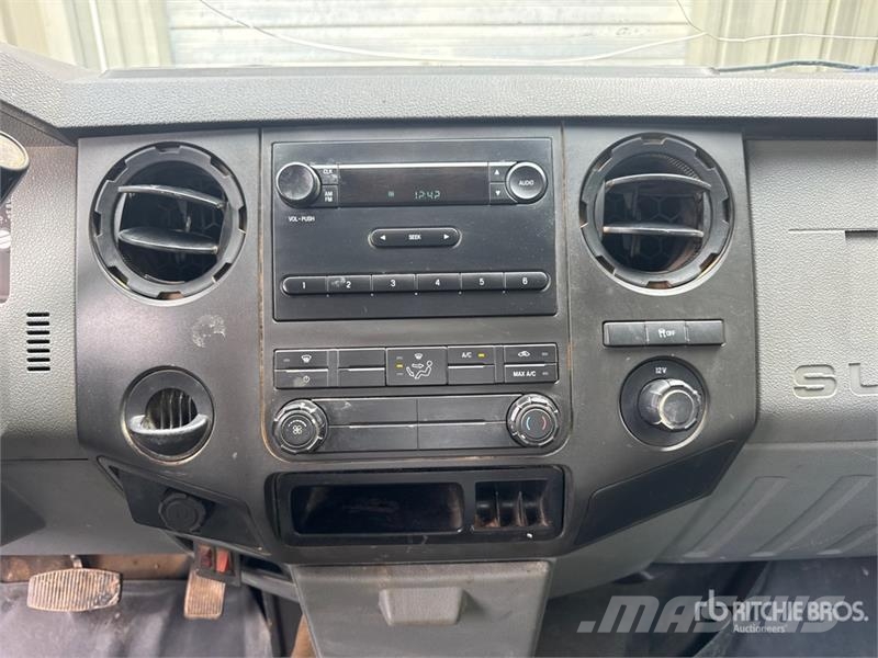 Ford F-250 4x2 Crew Cab Pickup 其他