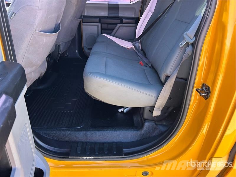 Ford F-250 4x2 Crew Cab Pickup Прочие фургоны
