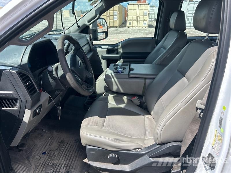 Ford F-250 4x2 Crew Cab Pickup Otras furgonetas