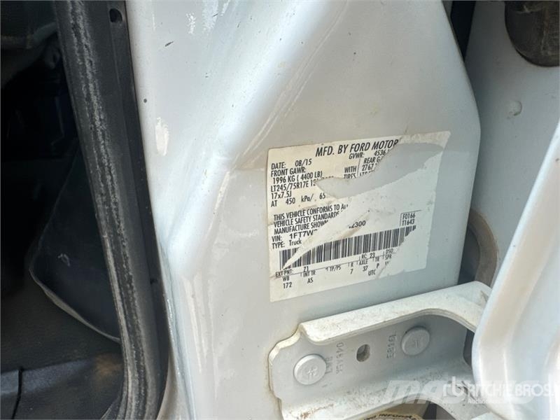 Ford F-250 4x2 Crew Cab Pickup 其他