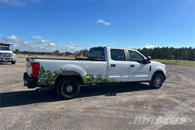 Ford F-250 4x2 Crew Cab Pickup Ostalo