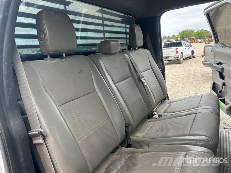 Ford F-250 4x2 Crew Cab Pickup Прочие фургоны