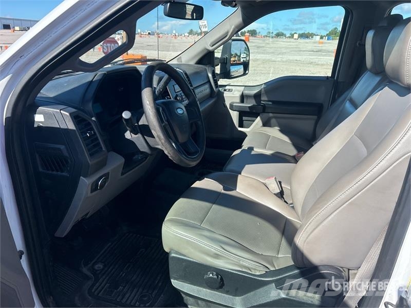 Ford F-250 4x2 Crew Cab Pickup Ostalo