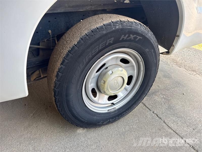 Ford F-250 4x2 Crew Cab Pickup 其他