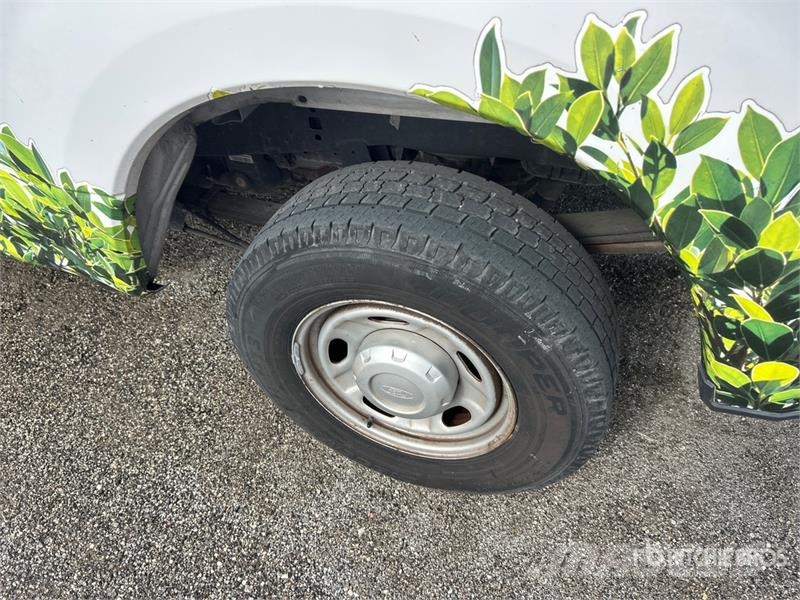 Ford F-250 4x2 Crew Cab Pickup Muu