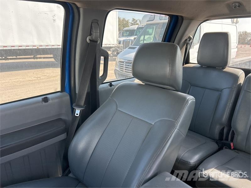 Ford F-250 4x2 Crew Cab Pickup Furgoni altro