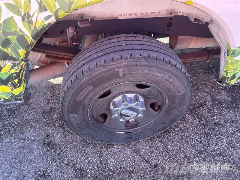 Ford F-250 4x2 Crew Cab Pickup Ostalo