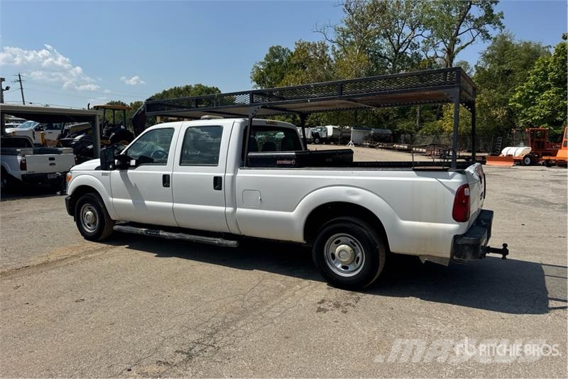 Ford F-250 4x2 Crew Cab Pickup 其他