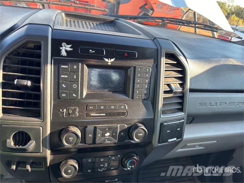 Ford F-250 4x2 Crew Cab Pickup Ostalo