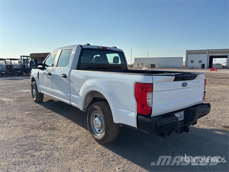Ford F-250 4x2 Crew Cab Pickup Ostalo