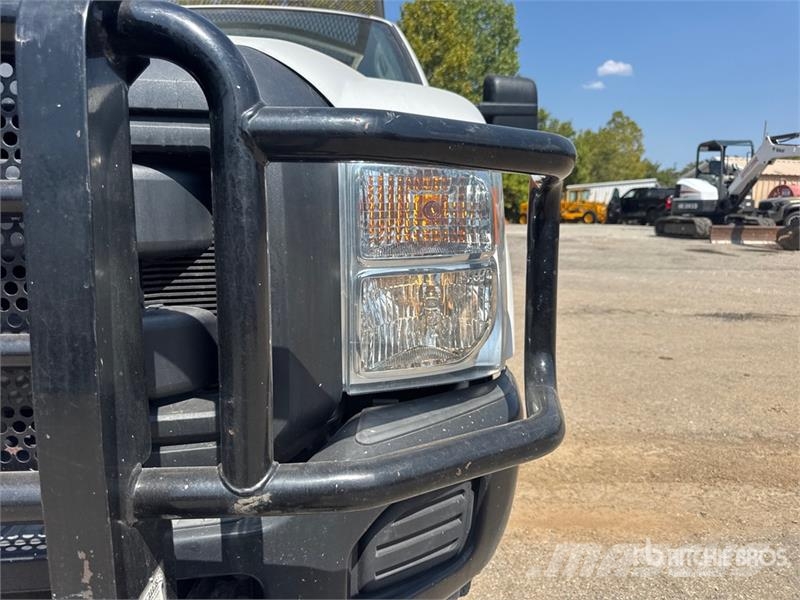Ford F-250 4x2 Crew Cab Pickup 其他