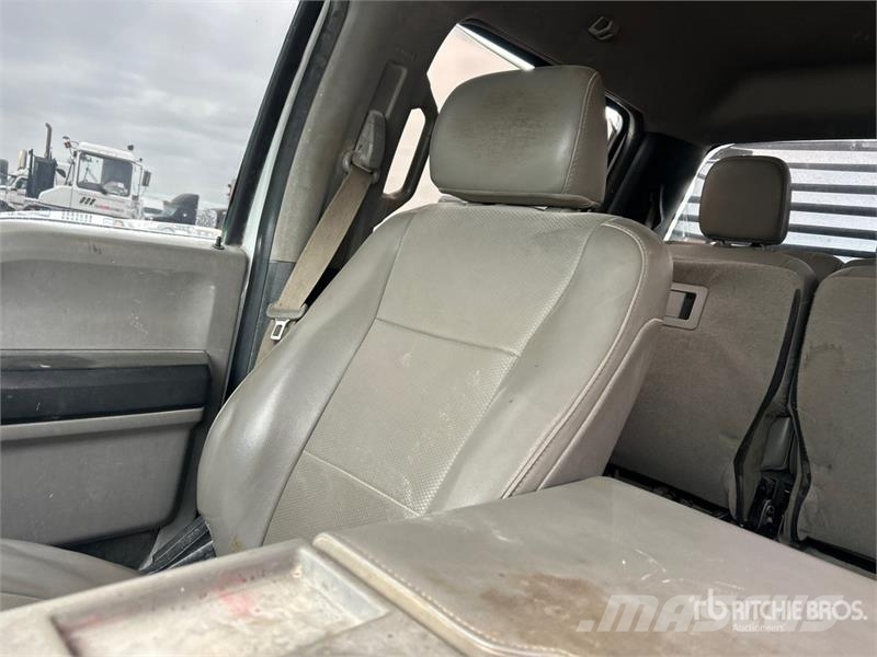 Ford F-250 4x2 Crew Cab Pickup Прочие фургоны