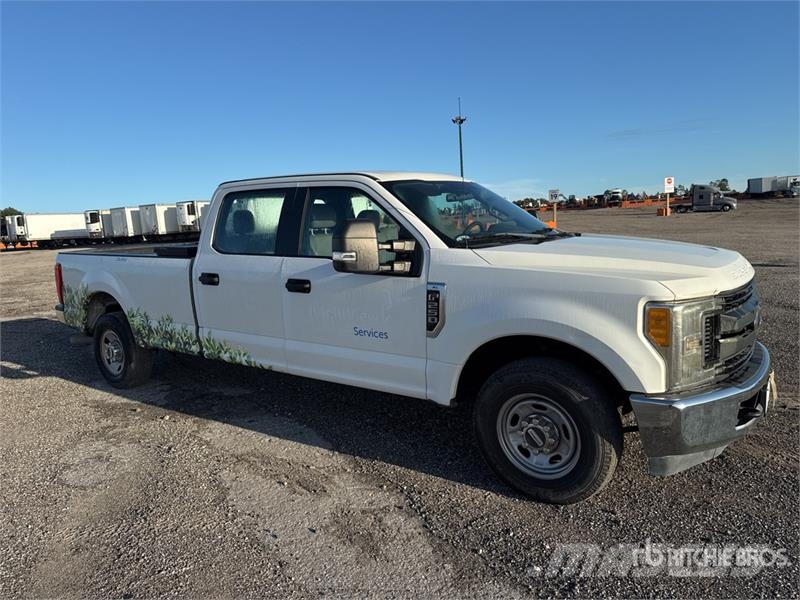 Ford F-250 4x2 Crew Cab Pickup Anders