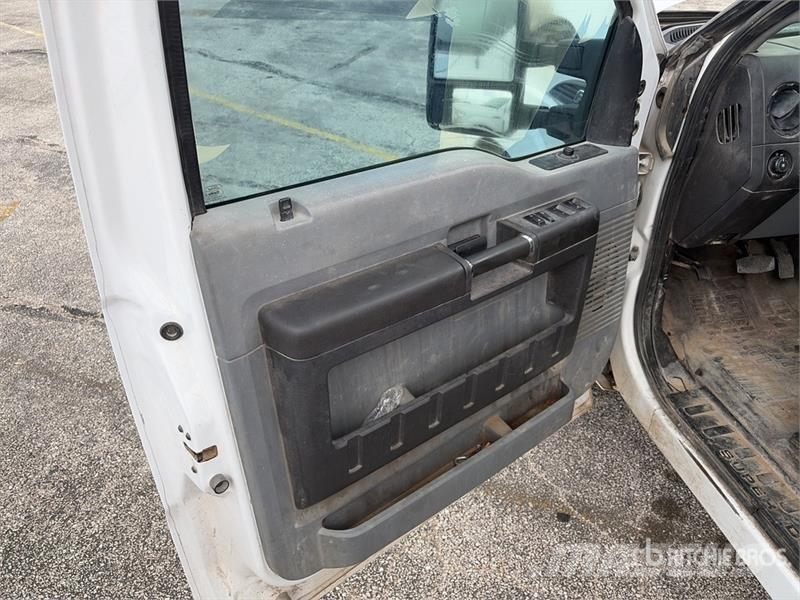 Ford F-250 4x2 Crew Cab Pickup (Inoperable) Drugi