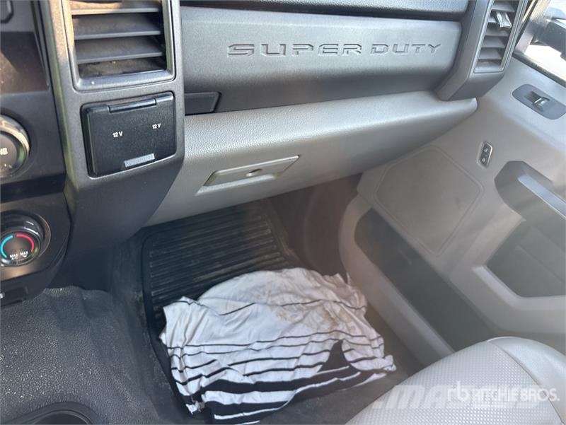 Ford F-250 4x2 Crew Cab Pickup Ostalo