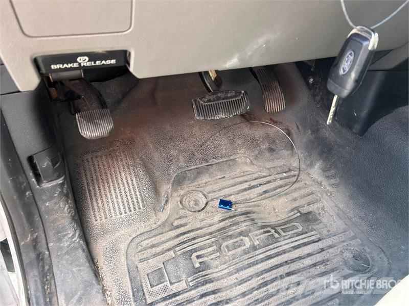 Ford F-250 4x2 Crew Cab Pickup Otras furgonetas