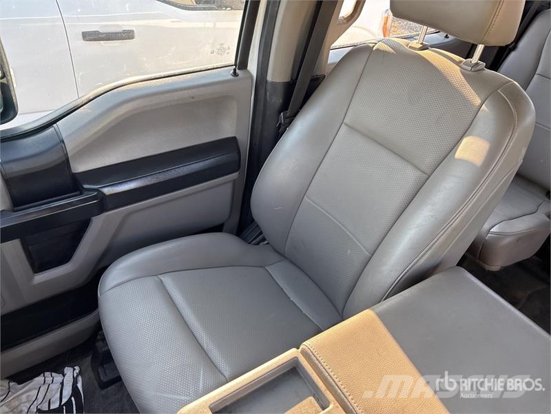 Ford F-250 4x2 Crew Cab Pickup Ostalo