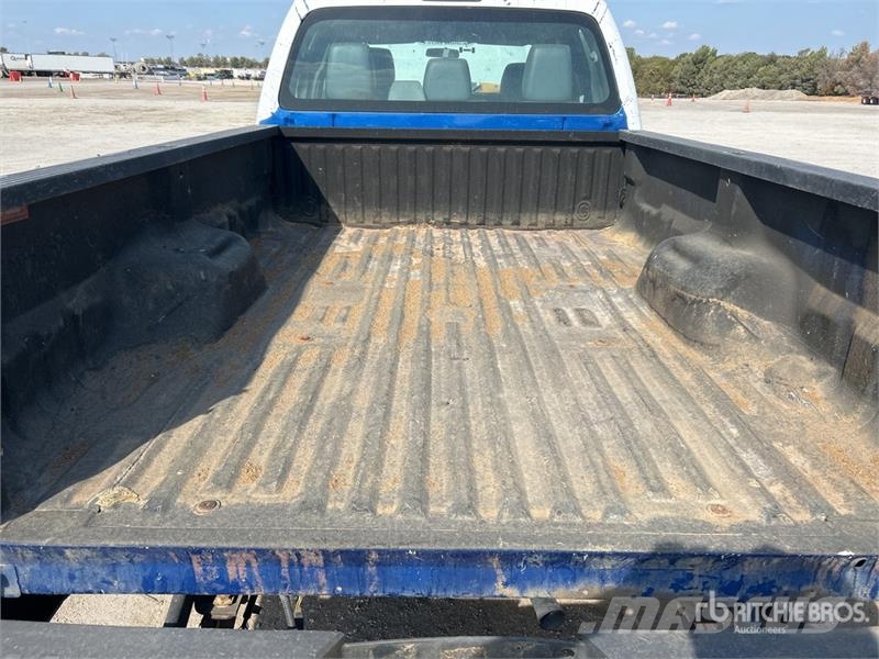 Ford F-250 4x2 Crew Cab Pickup Furgoni altro