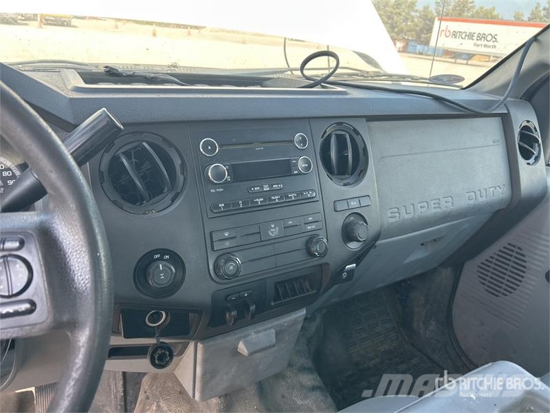 Ford F-250 4x2 Crew Cab Pickup Furgoni altro