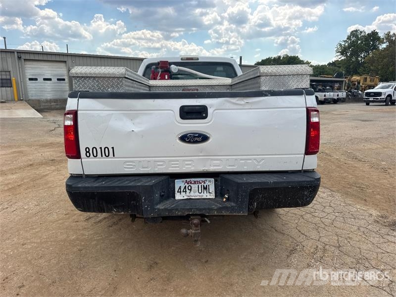 Ford F-250 4x2 Crew Cab Pickup 其他