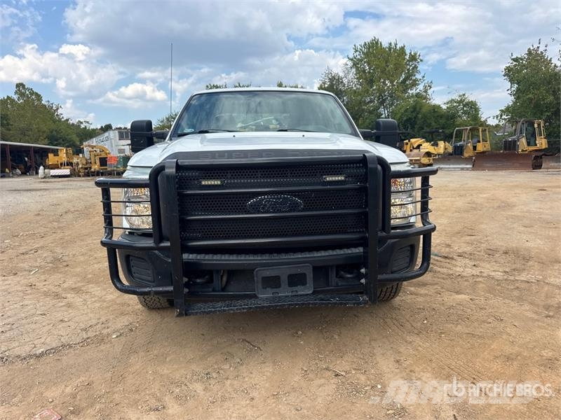 Ford F-250 4x2 Crew Cab Pickup 其他