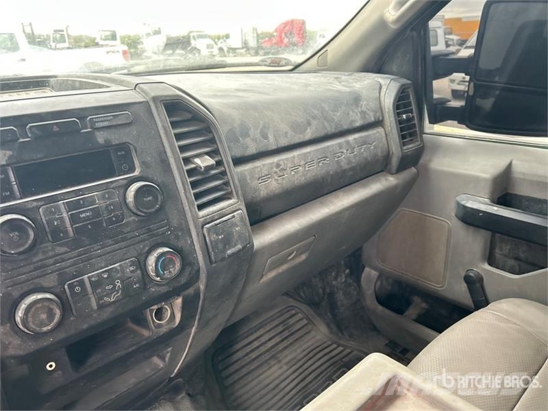 Ford F-250 4x2 Crew Cab Pickup Прочие фургоны