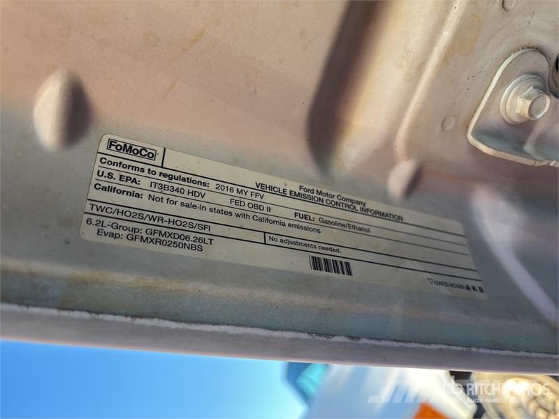 Ford F-250 4x2 Crew Cab Pickup Ostalo