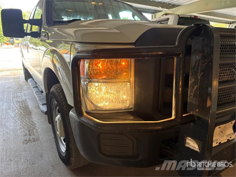 Ford F-250 4x2 Crew Cab Pickup 其他
