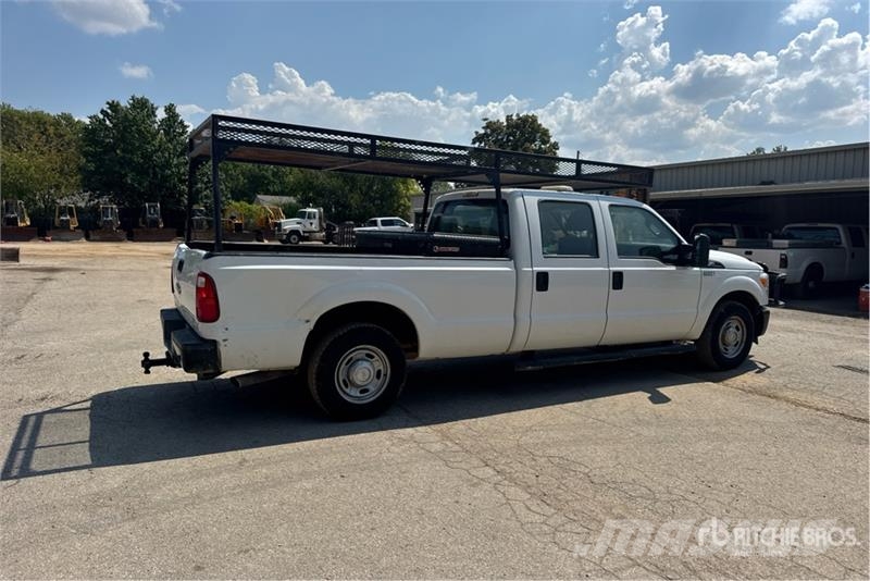 Ford F-250 4x2 Crew Cab Pickup 其他