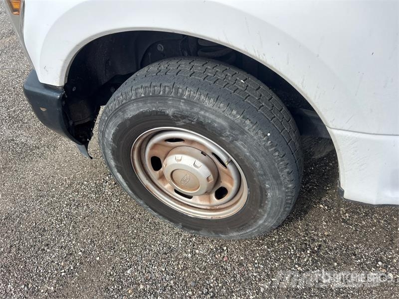 Ford F-250 4x2 Crew Cab Pickup Muu