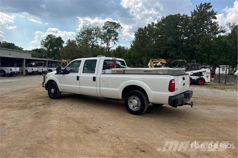 Ford F-250 4x2 Crew Cab Pickup 其他