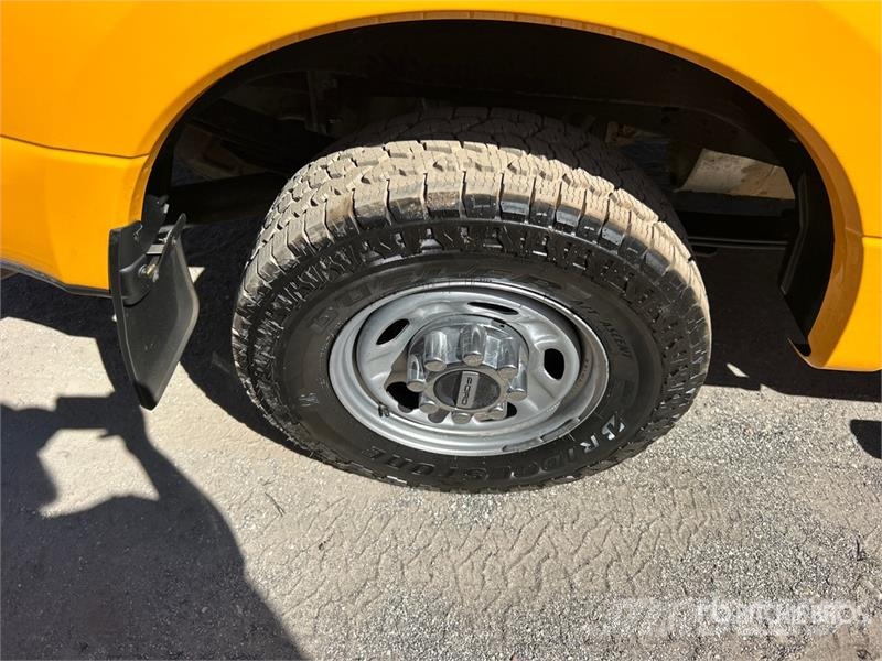 Ford F-250 4x2 Crew Cab Pickup Прочие фургоны