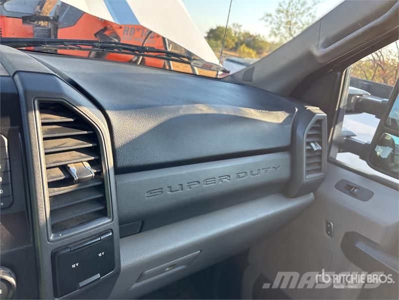 Ford F-250 4x2 Crew Cab Pickup Ostalo