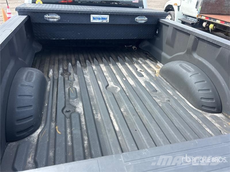 Ford F-250 4x2 Crew Cab Pickup Muu