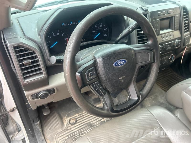 Ford F-250 4x2 Crew Cab Pickup Άλλα Vans