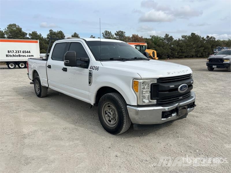 Ford F-250 4x2 Crew Cab Pickup Citi