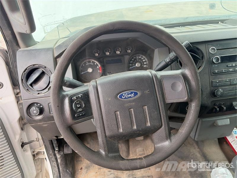 Ford F-250 4x2 Crew Cab Pickup (Inoperable) Drugi
