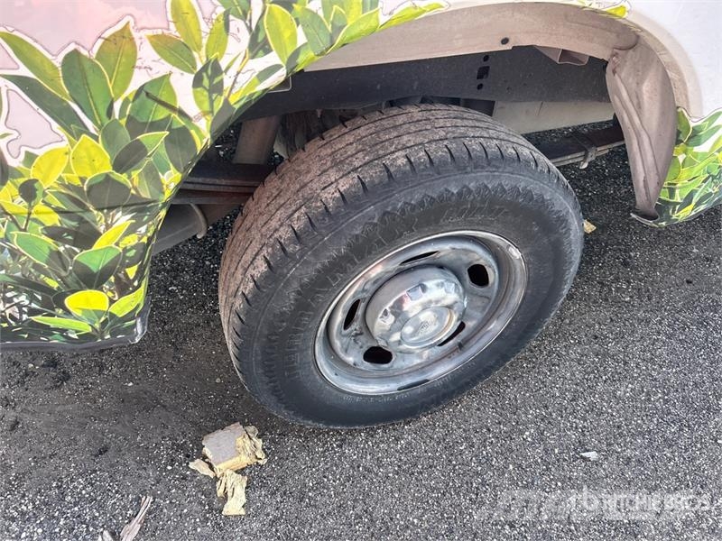 Ford F-250 4x2 Crew Cab Pickup Otras furgonetas