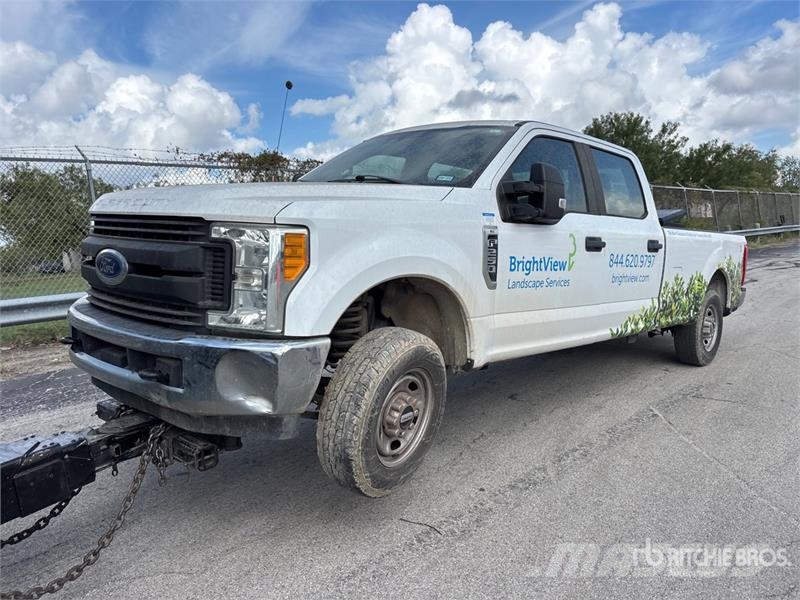 Ford F-250 4x2 Crew Cab Pickup (Inoperable) Ostalo